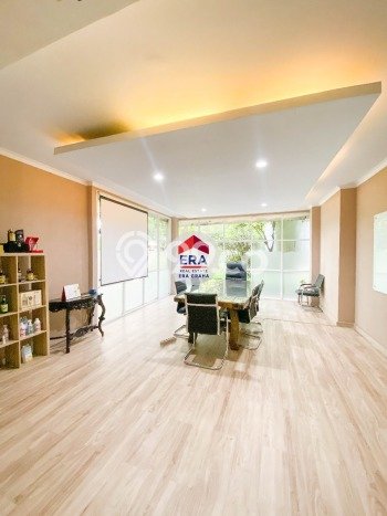 Hunian Mewah Siap Huni LT 1162m2 di Kebayoran Baru, Jakarta Selatan Hunian Mewah Siap Huni LT 1162m2 di Kebayoran Baru, Jakarta Selatan