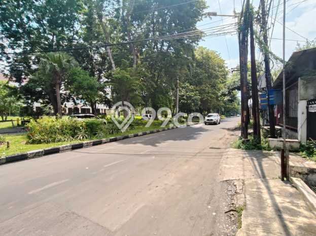 Ready to Use! Luxury House LT 300m2 Desain Modern di Sukomanunggal Ready to Use! Luxury House LT 300m2 Desain Modern di Sukomanunggal