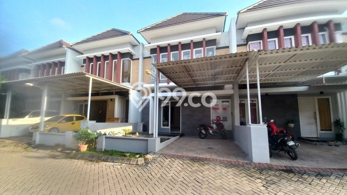 Dijual Cepat Rumah Favorit Siap Huni LB 130m2 di Rungkut, Surabaya Dijual Cepat Rumah Favorit Siap Huni LB 130m2 di Rungkut, Surabaya