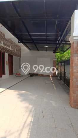 Rumah Strategis Modern Lb 250m2 di Pondok Tjandra, Sidoarjo Rumah Strategis Modern Lb 250m2 di Pondok Tjandra, Sidoarjo