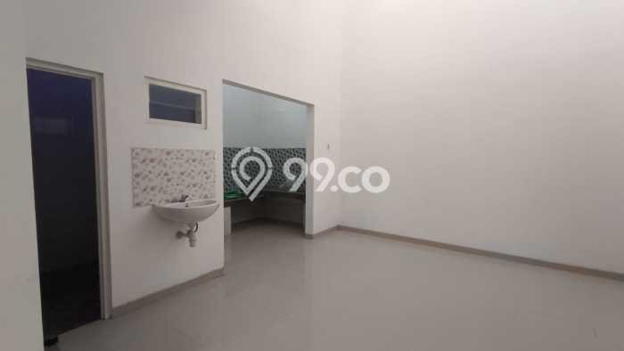 Rumah Strategis Modern Lb 250m2 di Pondok Tjandra, Sidoarjo Rumah Strategis Modern Lb 250m2 di Pondok Tjandra, Sidoarjo