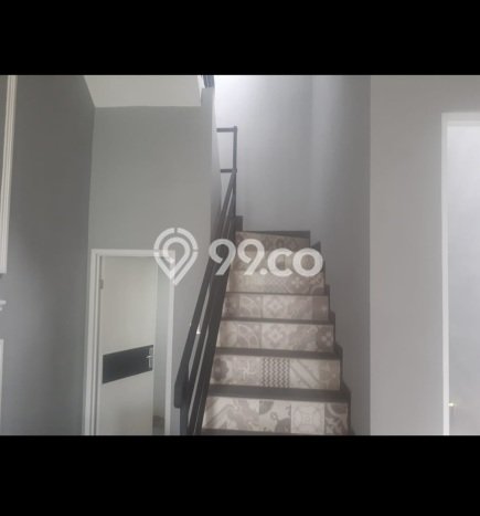 Rumah Mewah dengan Luas Tanah 50m² di Lingkungan Asri Cibubur, Depok Rumah Mewah dengan Luas Tanah 50m² di Lingkungan Asri Cibubur, Depok