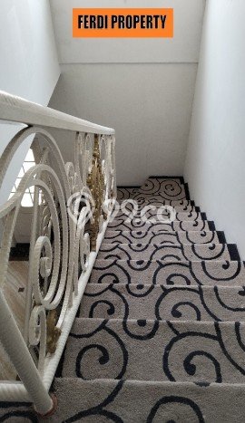 Rumah Mewah LB 320m2 Siap Pakai Desain Elegan di Citra Grand, Jakarta Timur Rumah Mewah LB 320m2 Siap Pakai Desain Elegan di Citra Grand, Jakarta Timur