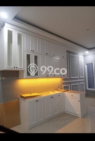 Rumah Mewah dengan Luas Tanah 50m² di Lingkungan Asri Cibubur, Depok Rumah Mewah dengan Luas Tanah 50m² di Lingkungan Asri Cibubur, Depok