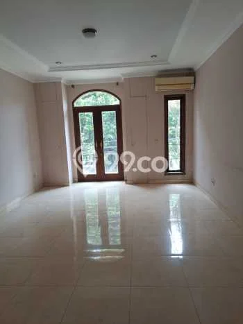 Lokasi strategis! Rumah siap pakai disewakan di Cilandak LB 350m2 Lokasi strategis! Rumah siap pakai disewakan di Cilandak LB 350m2