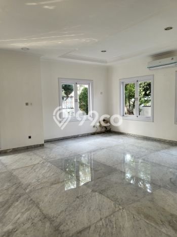 Siap Huni Rumah Mewah 5 Kamar di Kebon Jeruk Dekat ke Mana Pun Siap Huni Rumah Mewah 5 Kamar di Kebon Jeruk Dekat ke Mana Pun
