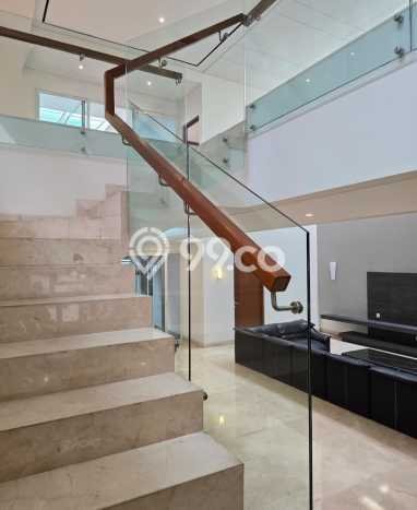 Ready to Use! Luxury House LT 301m2 Desain Modern di Setiabudi Ready to Use! Luxury House LT 301m2 Desain Modern di Setiabudi