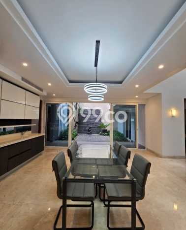 Ready to Use! Luxury House LT 301m2 Desain Modern di Setiabudi Ready to Use! Luxury House LT 301m2 Desain Modern di Setiabudi