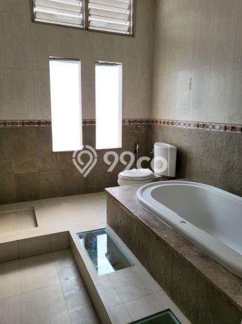Siap Huni Rumah Mewah 5 Kamar di Kebon Jeruk Dekat ke Mana Pun Siap Huni Rumah Mewah 5 Kamar di Kebon Jeruk Dekat ke Mana Pun