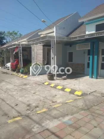 Rumah area Kebomas, Akses ke Stasiun, 2 KT, LT 72m2m² LB 36m2m² Rumah area Kebomas, Akses ke Stasiun, 2 KT, LT 72m2m² LB 36m2m²