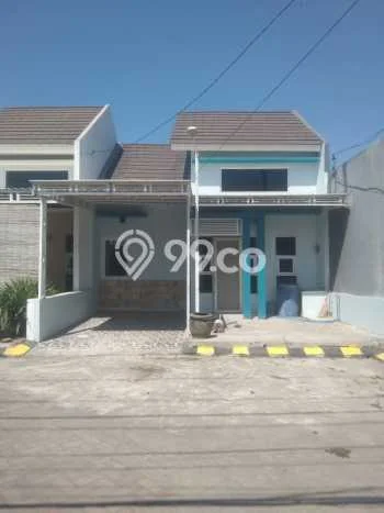 Rumah area Kebomas, Akses ke Stasiun, 2 KT, LT 72m2m² LB 36m2m² Rumah area Kebomas, Akses ke Stasiun, 2 KT, LT 72m2m² LB 36m2m²