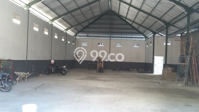 Gudang Lokasi Bisnis di Ubung, Luas 250m², Jalur Utama Gudang Lokasi Bisnis di Ubung, Luas 250m², Jalur Utama