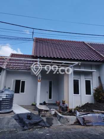 Rumah di Kerobokan Kaja, Lingkungan Strategis, 2 KM Rumah di Kerobokan Kaja, Lingkungan Strategis, 2 KM