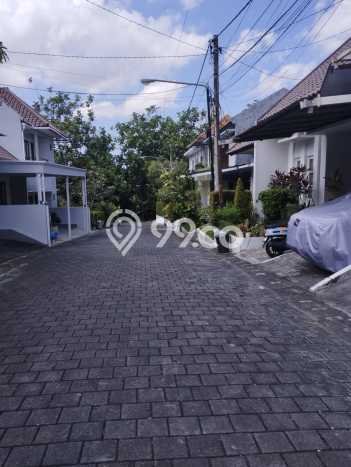 Rumah di Kerobokan Kaja, Lingkungan Strategis, 2 KM Rumah di Kerobokan Kaja, Lingkungan Strategis, 2 KM