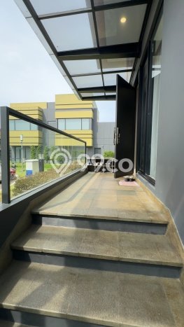 Rumah Elit Modern Tanpa Renovasi di Summarecon Serpong Tangerang Rumah Elit Modern Tanpa Renovasi di Summarecon Serpong Tangerang