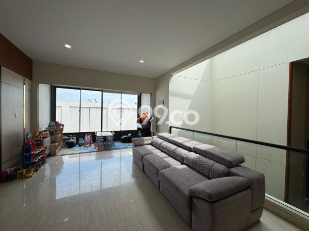 Rumah Elit Modern Tanpa Renovasi di Summarecon Serpong Tangerang Rumah Elit Modern Tanpa Renovasi di Summarecon Serpong Tangerang