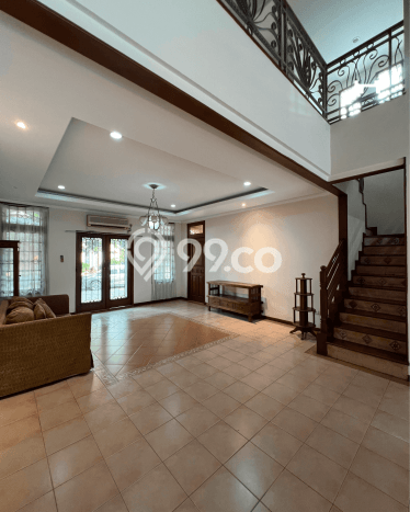 Rumah dengan Lokasi Strategis 4 KT di Bintaro, Tangerang Selatan Rumah dengan Lokasi Strategis 4 KT di Bintaro, Tangerang Selatan