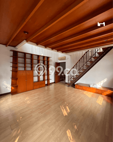 Rumah dengan Lokasi Strategis 4 KT di Bintaro, Tangerang Selatan Rumah dengan Lokasi Strategis 4 KT di Bintaro, Tangerang Selatan