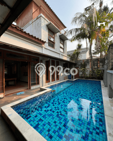 Rumah dengan Lokasi Strategis 4 KT di Bintaro, Tangerang Selatan Rumah dengan Lokasi Strategis 4 KT di Bintaro, Tangerang Selatan