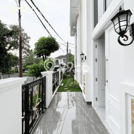 Rumah di Bintaro, Tangerang Selatan, Luas 218m² Bangunan 422m² Rumah di Bintaro, Tangerang Selatan, Luas 218m² Bangunan 422m²