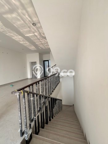 Ruko disewakan di BSD Tangerang Selatan dengan luas bangunan 347m2 Ruko disewakan di BSD Tangerang Selatan dengan luas bangunan 347m2