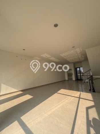 Ruko disewakan di BSD Tangerang Selatan dengan luas bangunan 347m2 Ruko disewakan di BSD Tangerang Selatan dengan luas bangunan 347m2