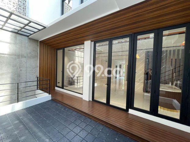 Hunian Mewah LB 550m2 Siap Pakai Desain Elegan di Summarecon Serpong, Tangerang Hunian Mewah LB 550m2 Siap Pakai Desain Elegan di Summarecon Serpong, Tangerang