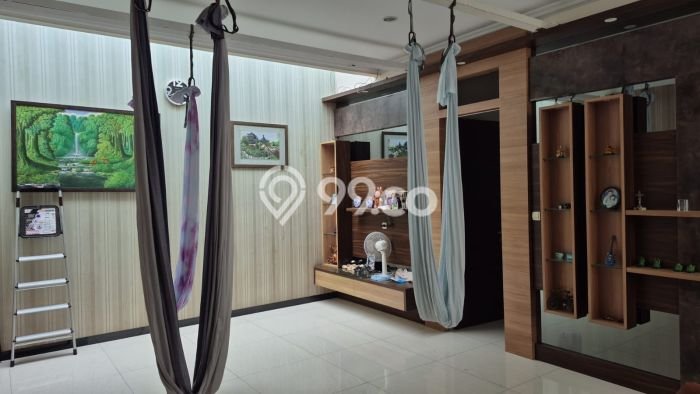 For Sale! Luxury House LT 240m2 Desain Modern di Taman Kopo Indah For Sale! Luxury House LT 240m2 Desain Modern di Taman Kopo Indah