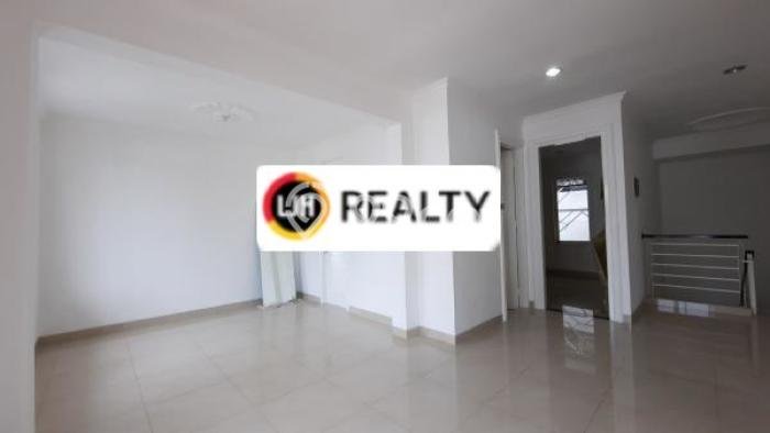 Lokasi strategis! Rumah siap huni disewakan di Kelapa Gading LB 180m2 Lokasi strategis! Rumah siap huni disewakan di Kelapa Gading LB 180m2