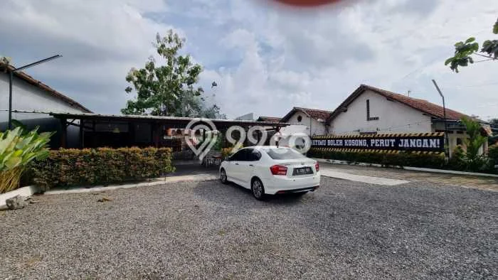 Unit Komersial disewakan di Ngaglik Sleman dengan LT 600m2 / LB 300m2 Unit Komersial disewakan di Ngaglik Sleman dengan LT 600m2 / LB 300m2