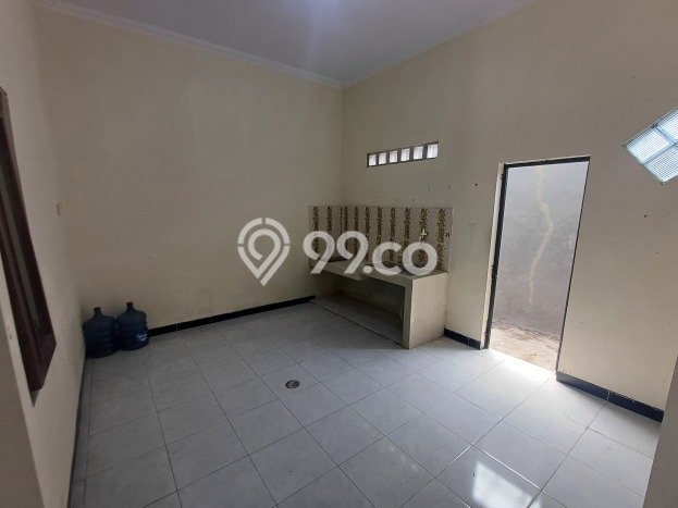 Lokasi strategis! Rumah siap pakai disewakan di Ngaglik LB 100m2 Lokasi strategis! Rumah siap pakai disewakan di Ngaglik LB 100m2