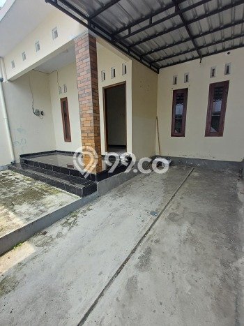 Lokasi strategis! Rumah siap pakai disewakan di Ngaglik LB 100m2 Lokasi strategis! Rumah siap pakai disewakan di Ngaglik LB 100m2