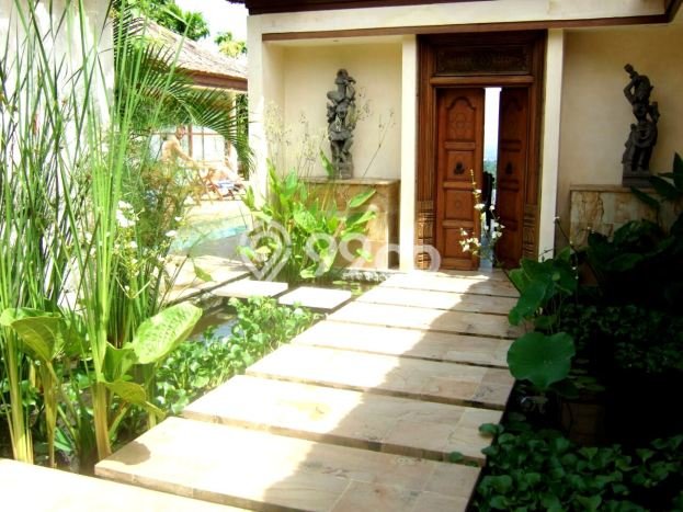 Vila Kawasan , Luas 2460m2m², Akses Mudah Fasilitas Umum Vila Kawasan , Luas 2460m2m², Akses Mudah Fasilitas Umum