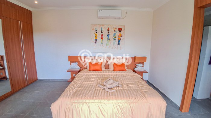 Vila Kawasan , Luas 200m2m², Posisi Strategis Vila Kawasan , Luas 200m2m², Posisi Strategis