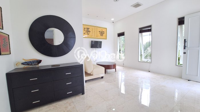 Ready to Use! Premium House LT 145m2 Desain Elegan di Benoa Ready to Use! Premium House LT 145m2 Desain Elegan di Benoa