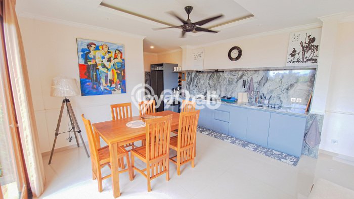 Vila Kawasan , Luas 200m2m², Posisi Strategis Vila Kawasan , Luas 200m2m², Posisi Strategis