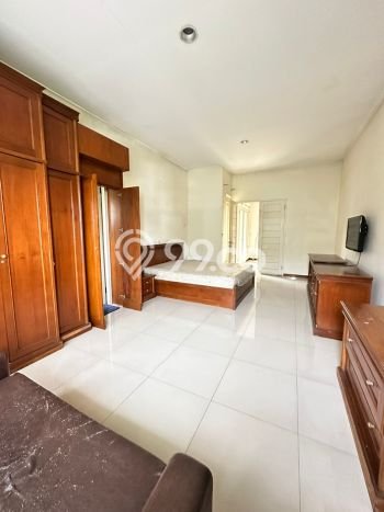 SIAP HUNI! Rumah Strategis area , Luas 332m2m² Bangunan 400m2m² SIAP HUNI! Rumah Strategis area , Luas 332m2m² Bangunan 400m2m²