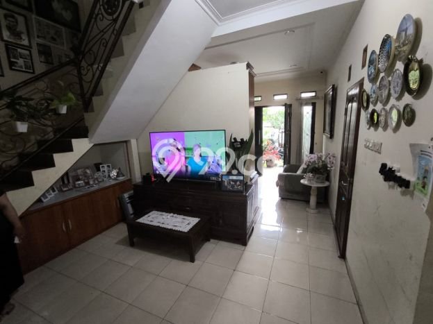 Rumah Berkualitas area Sariwangi, Bandung, Luas 224m2m² Bangunan 300m2m² - HARGA NEGO! Rumah Berkualitas area Sariwangi, Bandung, Luas 224m2m² Bangunan 300m2m² - HARGA NEGO!