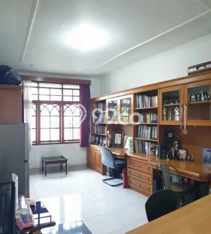 Rumah Mewah LB 400m2 Siap Pakai Desain Elegan di Geger Kalong, Bandung Rumah Mewah LB 400m2 Siap Pakai Desain Elegan di Geger Kalong, Bandung