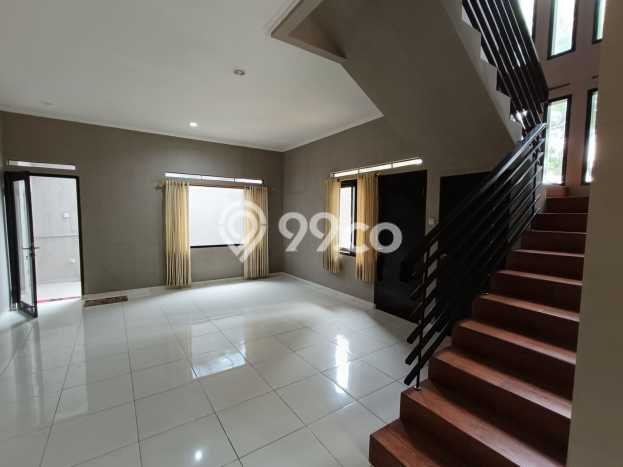 Rumah di Geger Kalong, 5 KT, Lingkungan Strategis, LT 156m² LB 200m² Rumah di Geger Kalong, 5 KT, Lingkungan Strategis, LT 156m² LB 200m²