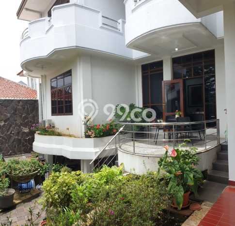Rumah Mewah LB 400m2 Siap Pakai Desain Elegan di Geger Kalong, Bandung Rumah Mewah LB 400m2 Siap Pakai Desain Elegan di Geger Kalong, Bandung