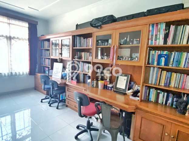 Rumah Mewah LB 400m2 Siap Pakai Desain Elegan di Geger Kalong, Bandung Rumah Mewah LB 400m2 Siap Pakai Desain Elegan di Geger Kalong, Bandung
