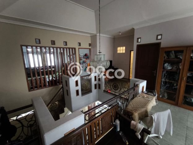 Rumah Berkualitas area Sariwangi, Bandung, Luas 224m2m² Bangunan 300m2m² - HARGA NEGO! Rumah Berkualitas area Sariwangi, Bandung, Luas 224m2m² Bangunan 300m2m² - HARGA NEGO!
