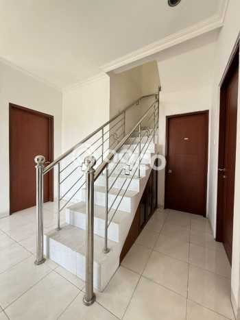 KESEMPATAN TERBAIK! Tersedia KPR Rumah Modern di Cilengkrang, Bandung, LT 215m² Bangunan 200m² KESEMPATAN TERBAIK! Tersedia KPR Rumah Modern di Cilengkrang, Bandung, LT 215m² Bangunan 200m²