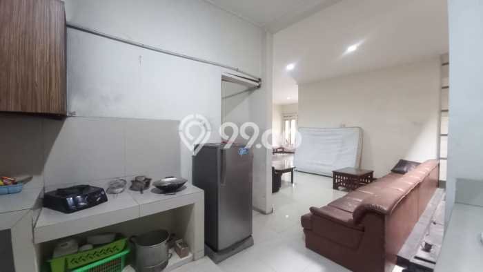 SIAP HUNI! Rumah Strategis area , Luas 332m2m² Bangunan 400m2m² SIAP HUNI! Rumah Strategis area , Luas 332m2m² Bangunan 400m2m²