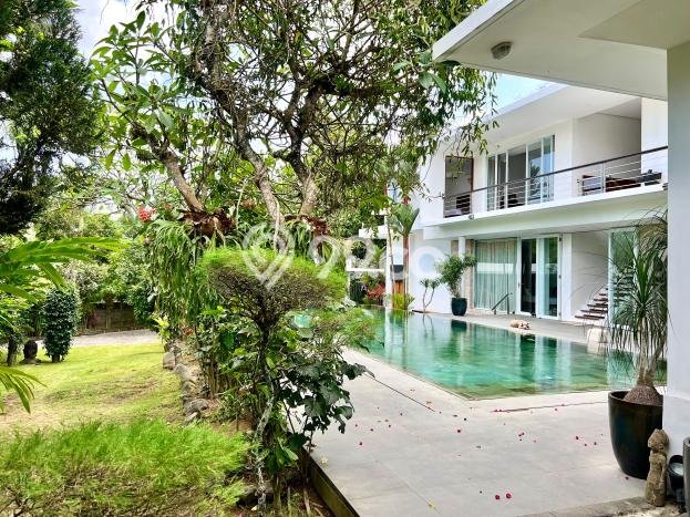 HOT DEAL! Vila Kawasan , Luas 1350m2m², Lokasi Strategis HOT DEAL! Vila Kawasan , Luas 1350m2m², Lokasi Strategis