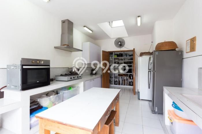 HOT DEAL! Vila Kawasan , Luas 1350m2m², Lokasi Strategis HOT DEAL! Vila Kawasan , Luas 1350m2m², Lokasi Strategis