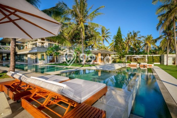DIJUAL! Vila Kawasan , Luas 3524m2m², Dekat ke Pusat Kota DIJUAL! Vila Kawasan , Luas 3524m2m², Dekat ke Pusat Kota