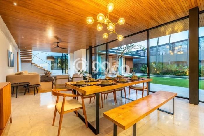 FOR SALE! Vila di , Luas 960m2m², Posisi Strategis FOR SALE! Vila di , Luas 960m2m², Posisi Strategis