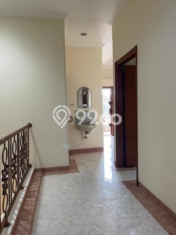 Rumah Luxury Modern Tanpa Renovasi di Taman Surya Jakarta Barat Rumah Luxury Modern Tanpa Renovasi di Taman Surya Jakarta Barat